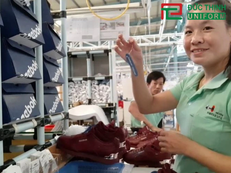 Mẫu áo thun công nhân quận Bình Tân ngành nghề giày da